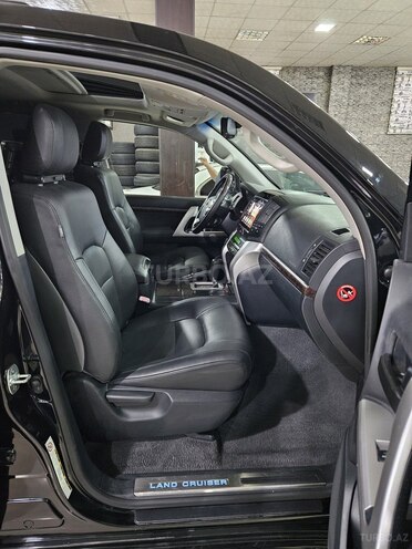 Toyota Land Cruiser-14
