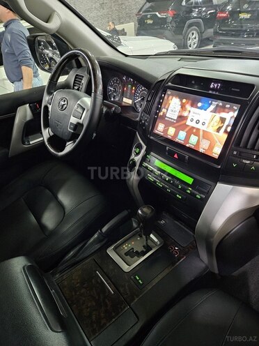 Toyota Land Cruiser-16