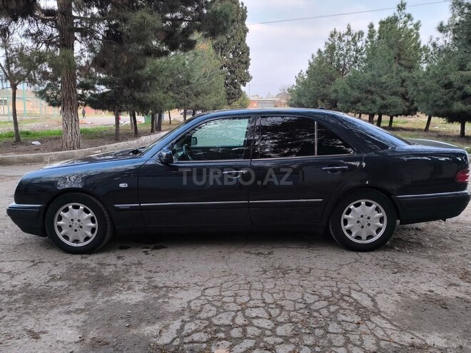 Mercedes E 240 1999, 393,842 km - 2.4 л - Gəncə