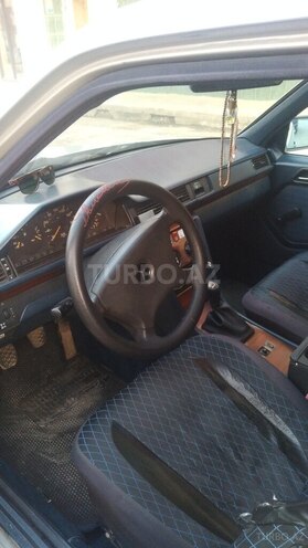 Mercedes E 200 d 1992, 240,000 km - 2.0 л - Qusar