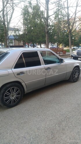 Mercedes E 200 d 1992, 240,000 km - 2.0 л - Qusar