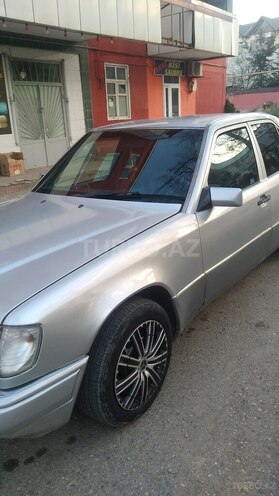 Mercedes E 200 d 1992, 240,000 km - 2.0 л - Qusar
