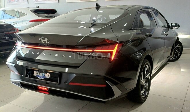 Hyundai Elantra-11