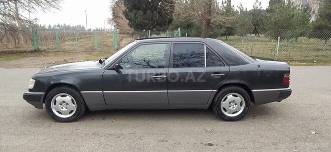 Mercedes E 260 1989, 562,022 km - 2.6 l - Gəncə