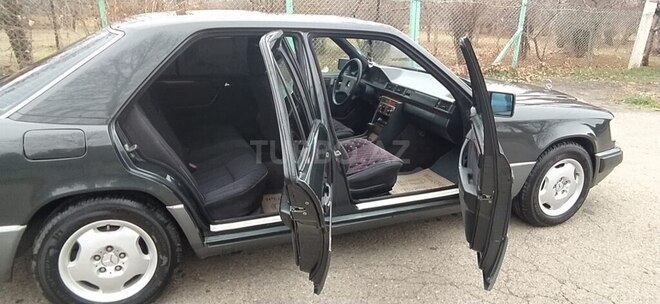 Mercedes E 260 1989, 562,022 km - 2.6 l - Gəncə