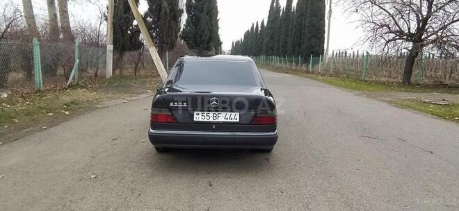 Mercedes E 260 1989, 562,022 km - 2.6 l - Gəncə