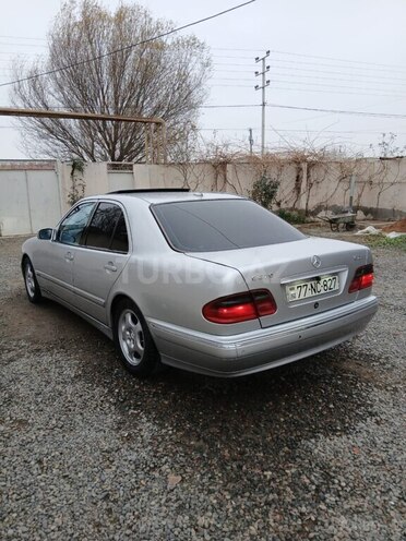Mercedes E 270 2001, 405,600 km - 2.7 l - Salyan