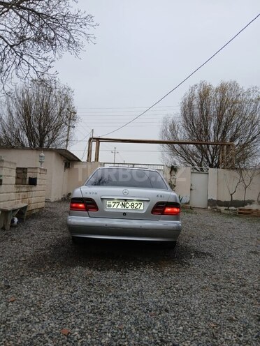 Mercedes E 270 2001, 405,600 km - 2.7 l - Salyan