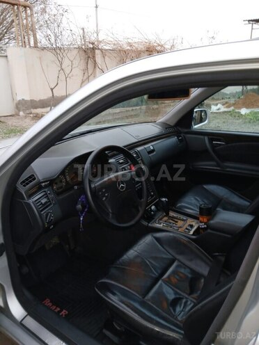 Mercedes E 270 2001, 405,600 km - 2.7 l - Salyan