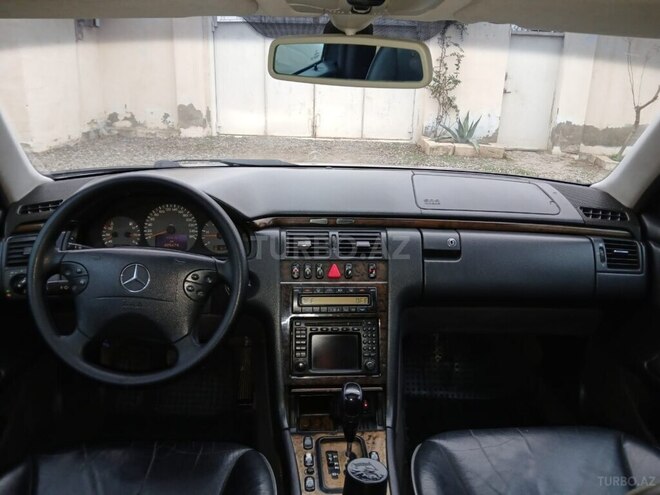Mercedes E 270 2001, 405,600 km - 2.7 l - Salyan