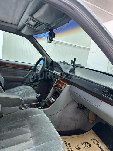 Mercedes E 220 1993, 650,000 km - 2.2 л - Xaçmaz