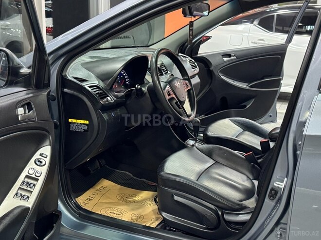 Hyundai Accent-11