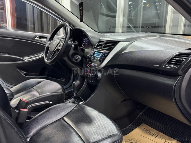 Hyundai Accent-14