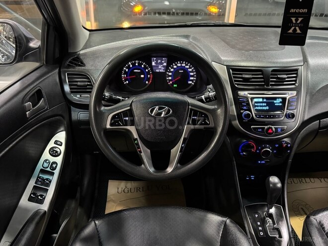 Hyundai Accent-17