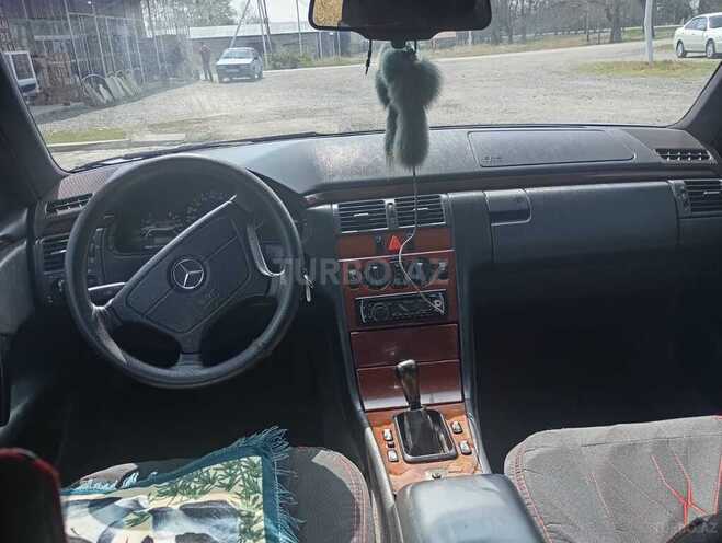 Mercedes E 200 1995, 363,000 km - 2.0 l - Şəki