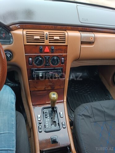 Mercedes E 230 1997, 499,000 km - 2.3 l - Salyan