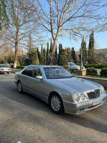 Mercedes E 240 2000, 377,000 km - 2.6 l - Ağcabədi