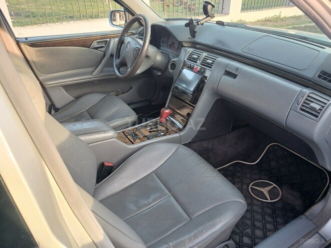 Mercedes E 240 2001, 464,335 km - 2.4 l - İmişli