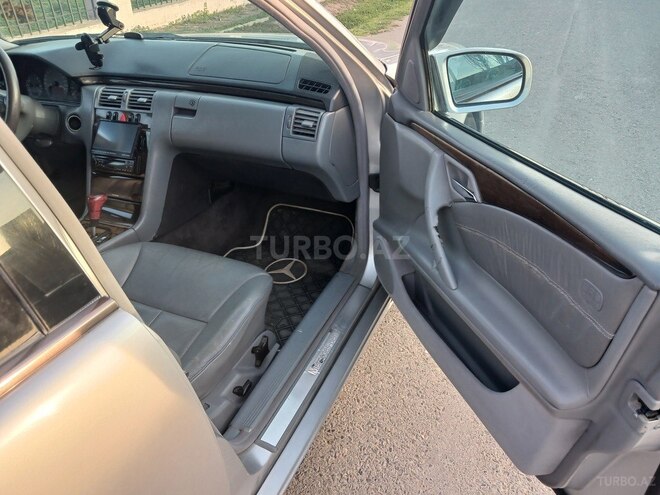 Mercedes E 240 2001, 464,335 km - 2.4 l - İmişli