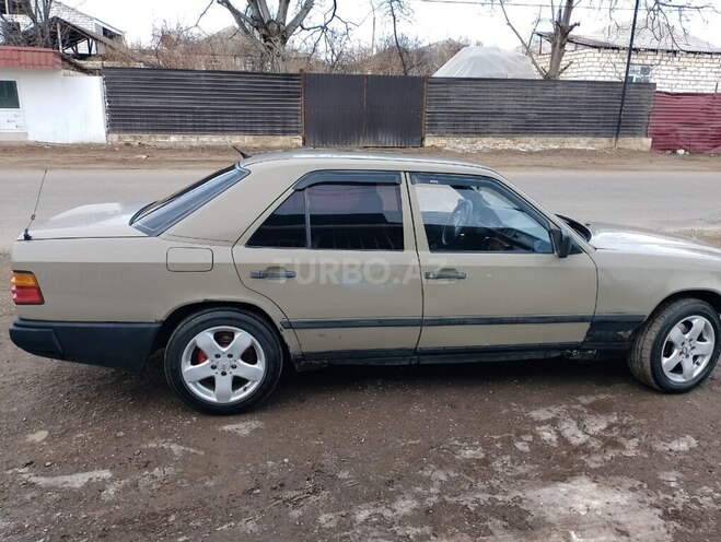Mercedes C 200 d 1987, 337,980 km - 2.0 л - Tovuz