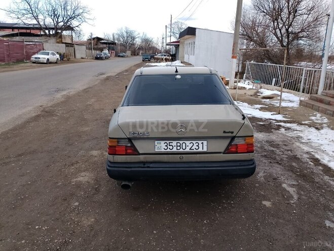 Mercedes C 200 d 1987, 337,980 km - 2.0 л - Tovuz