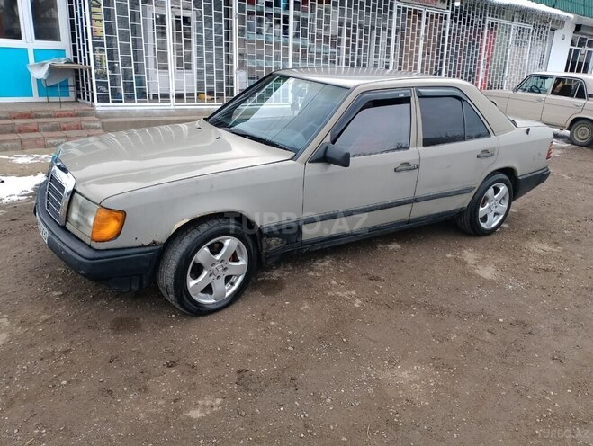 Mercedes C 200 d 1987, 337,980 km - 2.0 л - Tovuz