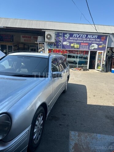 Mercedes E 270 2000, 123,000 km - 2.7 l - Bakı