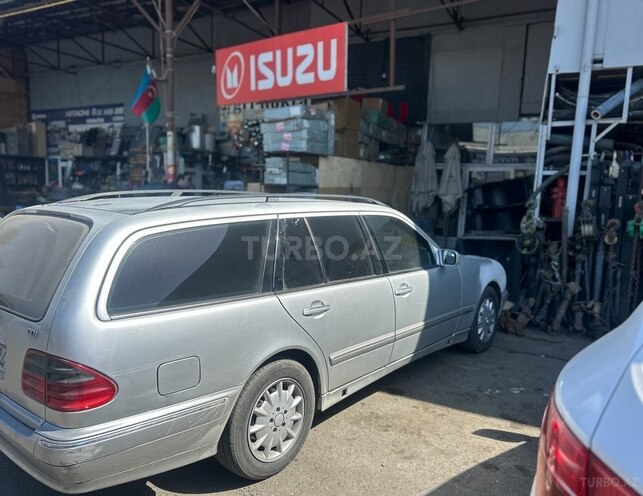 Mercedes E 270 2000, 123,000 km - 2.7 l - Bakı