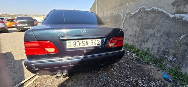Mercedes E 240 1999, 355,000 km - 2.4 л - Bakı