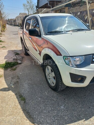 Mitsubishi L200 2006, 282,860 km - 2.5 l - Bakı
