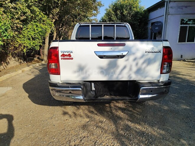 Toyota Hilux 2016, 220,000 km - 2.4 l - Bakı