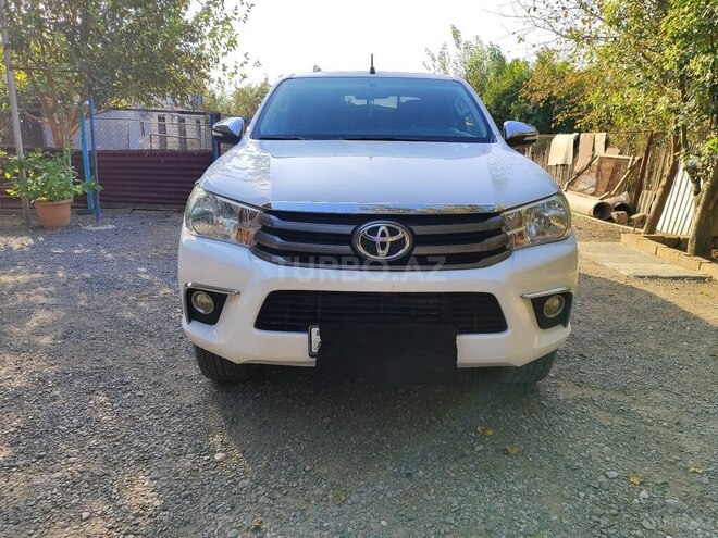 Toyota Hilux 2016, 220,000 km - 2.4 l - Bakı
