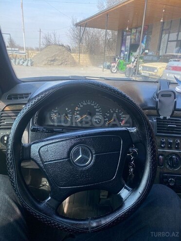 Mercedes E 230 1997, 245,000 km - 2.3 l - Göyçay