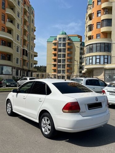 Volkswagen Polo 2013, 178,000 km - 1.6 l - Bakı