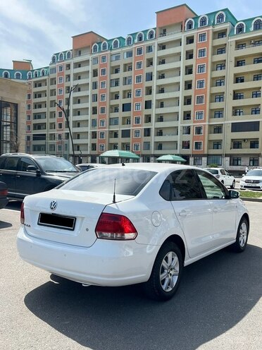 Volkswagen Polo 2013, 178,000 km - 1.6 l - Bakı