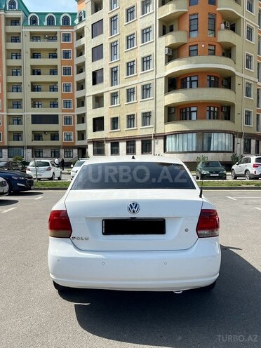 Volkswagen Polo 2013, 178,000 km - 1.6 l - Bakı