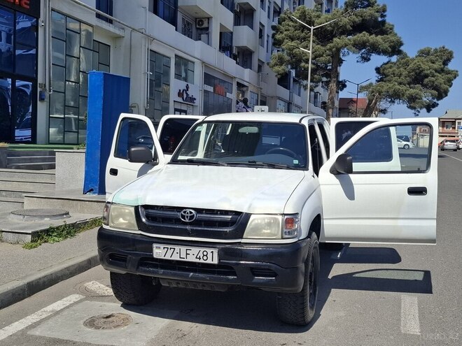 Toyota Hilux 2002, 350,000 km - 2.8 l - Bakı