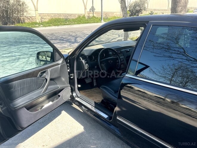 Mercedes E 270 2001, 245,183 km - 2.7 l - Bakı