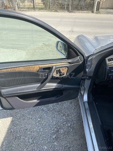 Mercedes E 220 d 2000, 421,000 km - 2.2 l - Bakı
