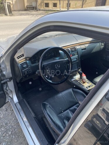 Mercedes E 220 d 2000, 421,000 km - 2.2 l - Bakı
