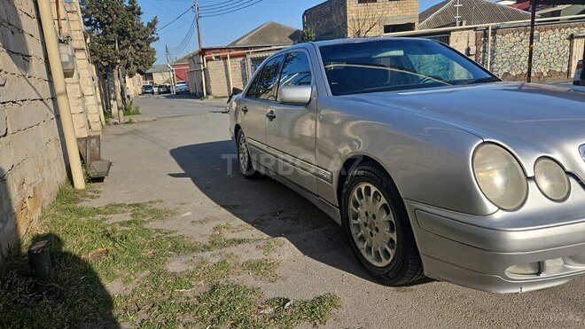 Mercedes E 280 1999, 300,000 km - 2.8 l - Bakı