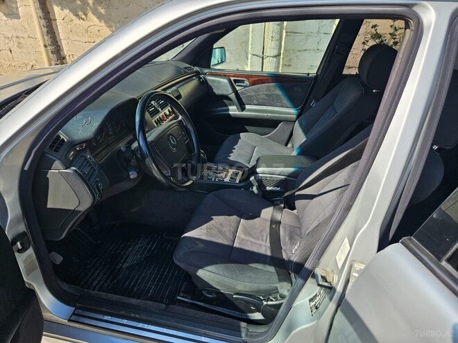 Mercedes E 280 1999, 300,000 km - 2.8 l - Bakı