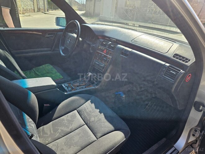 Mercedes E 280 1999, 300,000 km - 2.8 l - Bakı