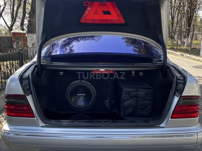Mercedes E 320 2001, 275,000 km - 3.2 l - Zaqatala