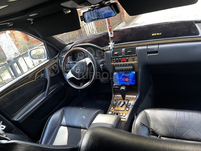Mercedes E 320 2001, 275,000 km - 3.2 l - Zaqatala