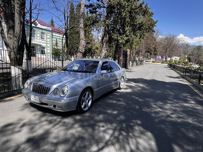 Mercedes E 320 2001, 275,000 km - 3.2 l - Zaqatala