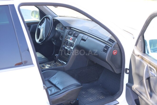 Mercedes E 220 d 2000, 135,000 km - 2.2 l - Biləsuvar