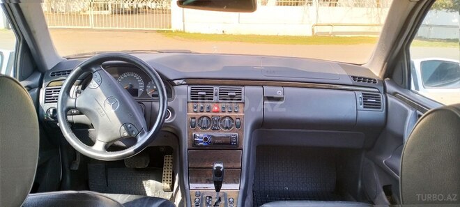 Mercedes E 220 d 2000, 135,000 km - 2.2 l - Biləsuvar