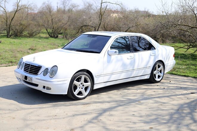 Mercedes E 220 d 2000, 135,000 km - 2.2 l - Biləsuvar
