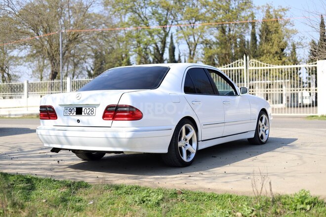 Mercedes E 220 d 2000, 135,000 km - 2.2 l - Biləsuvar